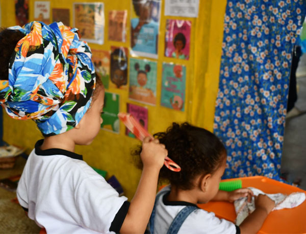 meninas em creche de Alagoinhas com iniciativa da Bracell em prol da educação pública de qualidade