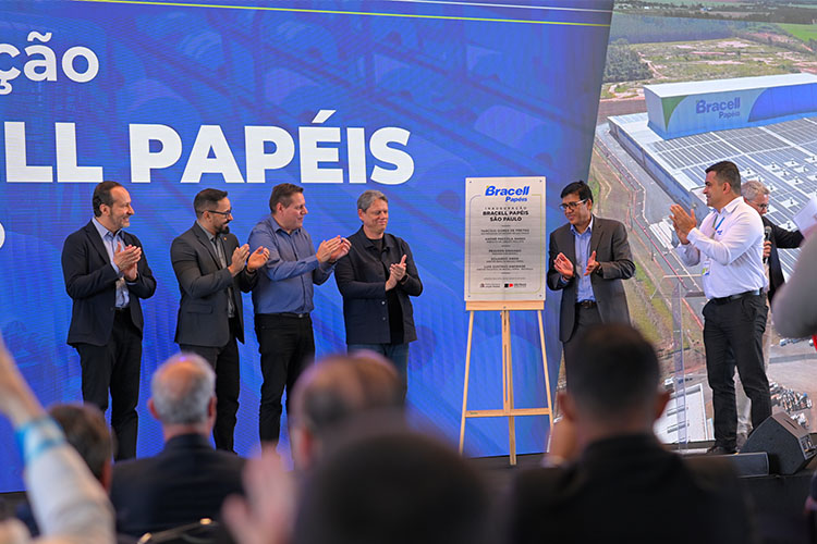 Celebração Bracell Papéis com presença do governador Tarcísio de Freitas pelo avanço no mercado de papel tissue