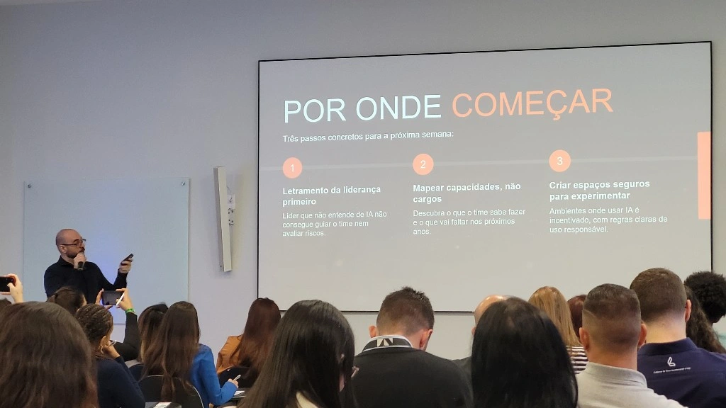 Palestrante apresenta conteúdo sobre inteligência artificial para profissionais de RH durante evento realizado no Bracell Learning Institute.